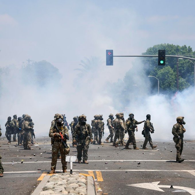 Göçmenlere yönelik uygulamalar ABD'de protesto ediliyor. Ulusal muhafızlar Los Angeles'ta